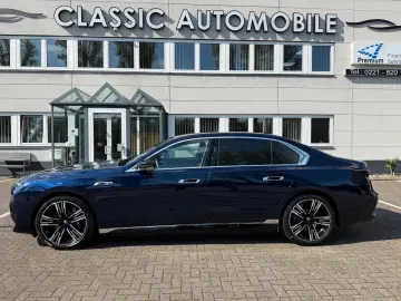 BMW M760 e xDrive individual Fond Entert NP195.000€