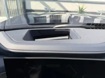 BMW M760 e xDrive individual Fond Entert NP195.000€