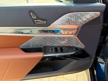 BMW M760 e xDrive individual Fond Entert NP195.000€