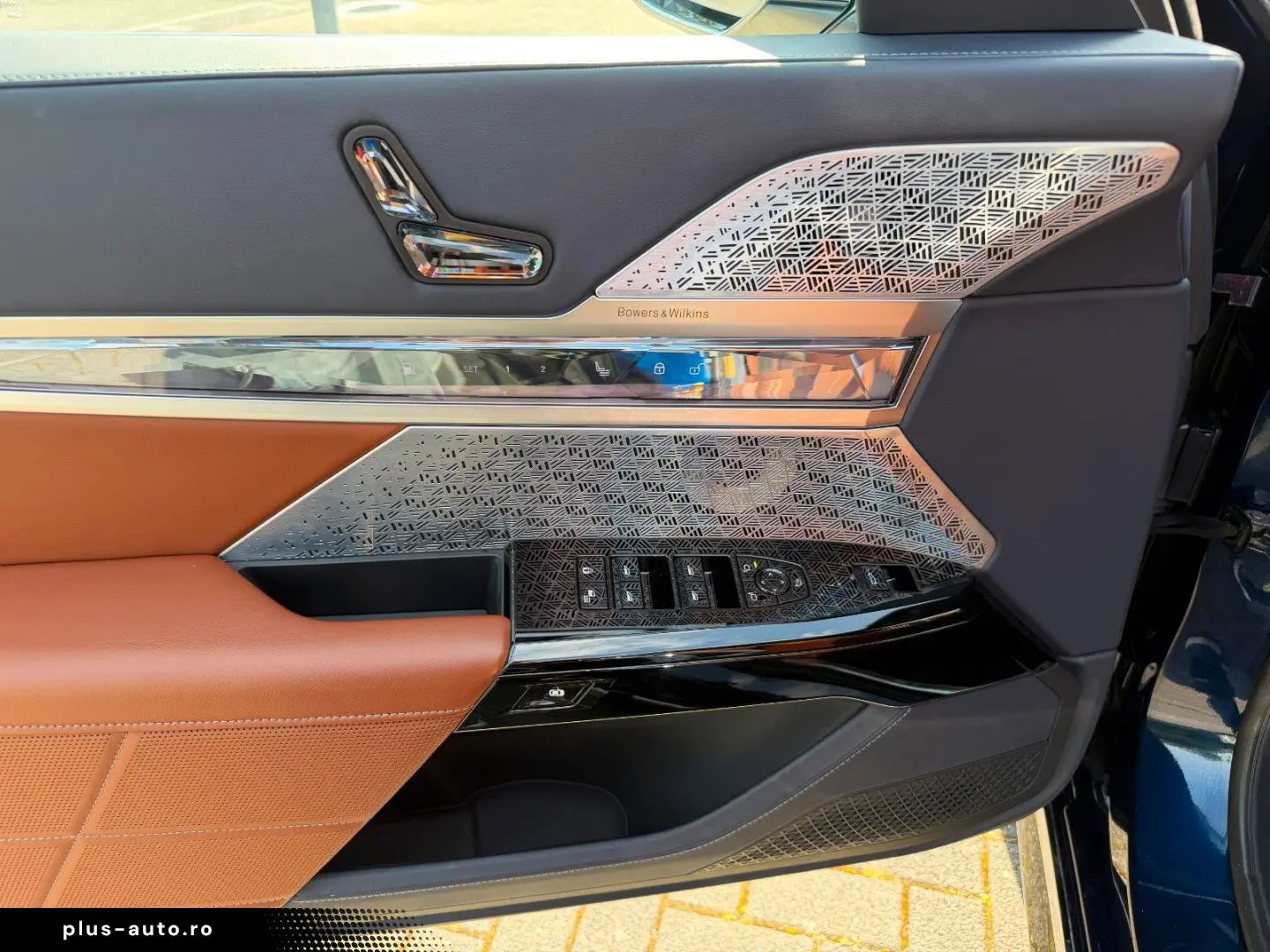 BMW M760 e xDrive individual Fond Entert NP195.000€