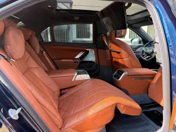 BMW M760 e xDrive individual Fond Entert NP195.000€