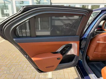 BMW M760 e xDrive individual Fond Entert NP195.000€