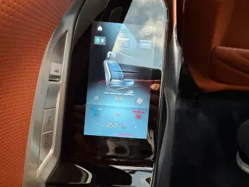 BMW M760 e xDrive individual Fond Entert NP195.000€