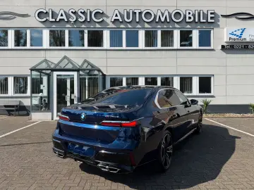 BMW M760 e xDrive individual Fond Entert NP195.000€