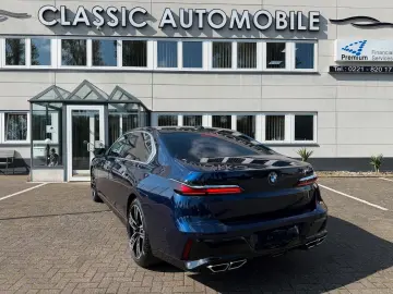 BMW M760 e xDrive individual Fond Entert NP195.000€