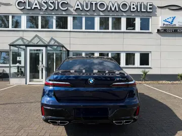 BMW M760 e xDrive individual Fond Entert NP195.000€