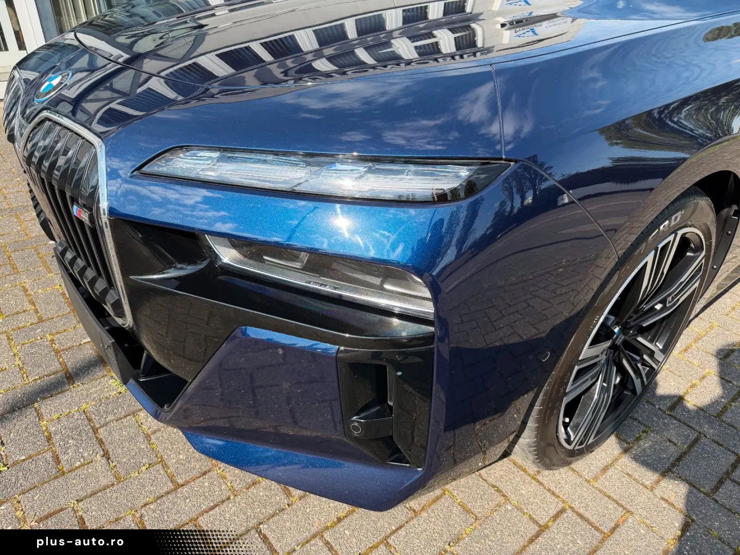 BMW M760 e xDrive individual Fond Entert NP195.000€