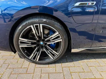 BMW M760 e xDrive individual Fond Entert NP195.000€