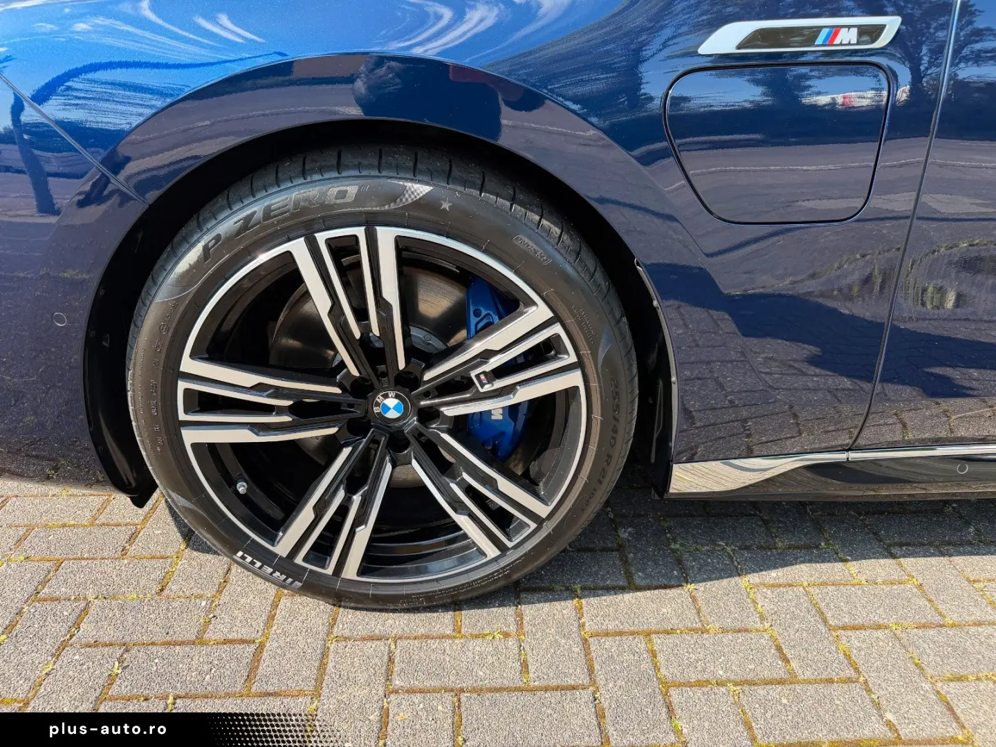 BMW M760 e xDrive individual Fond Entert NP195.000€