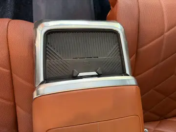 BMW M760 e xDrive individual Fond Entert NP195.000€