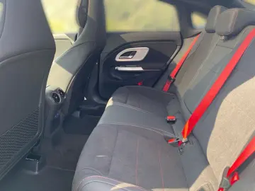 Mercedes-Benz CLA 180 AMG  PREMIUM SUPERSCREEN