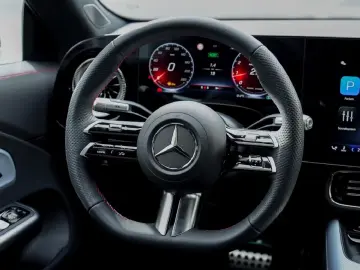 Mercedes-Benz CLA 200 AMG Night Superscreen Panorama