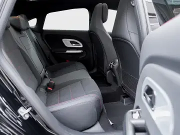 Mercedes-Benz CLA 200 AMG Night Superscreen Panorama