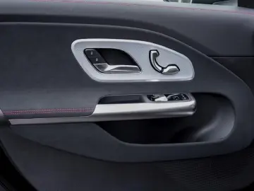 Mercedes-Benz CLA 200 AMG Night Superscreen Panorama