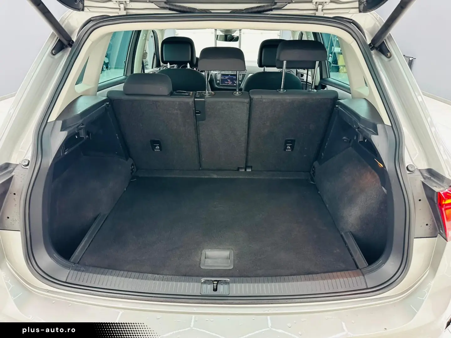 VOLKSWAGEN TIGUAN 2017 2.0D E6 R-Line Garantie 12 Luni Rate