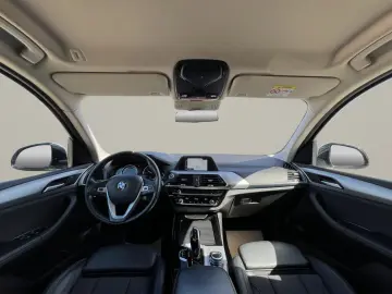 BMW X3 sDrive18d AT MHEV