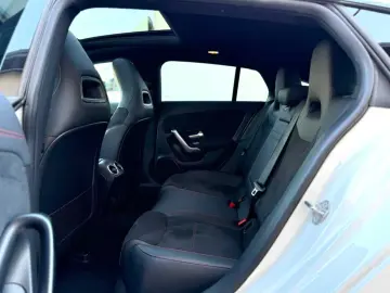 Mercedes-Benz Cla-180