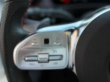 Mercedes-Benz Cla-180