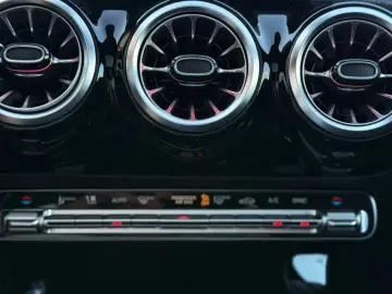 Mercedes-Benz Cla-180