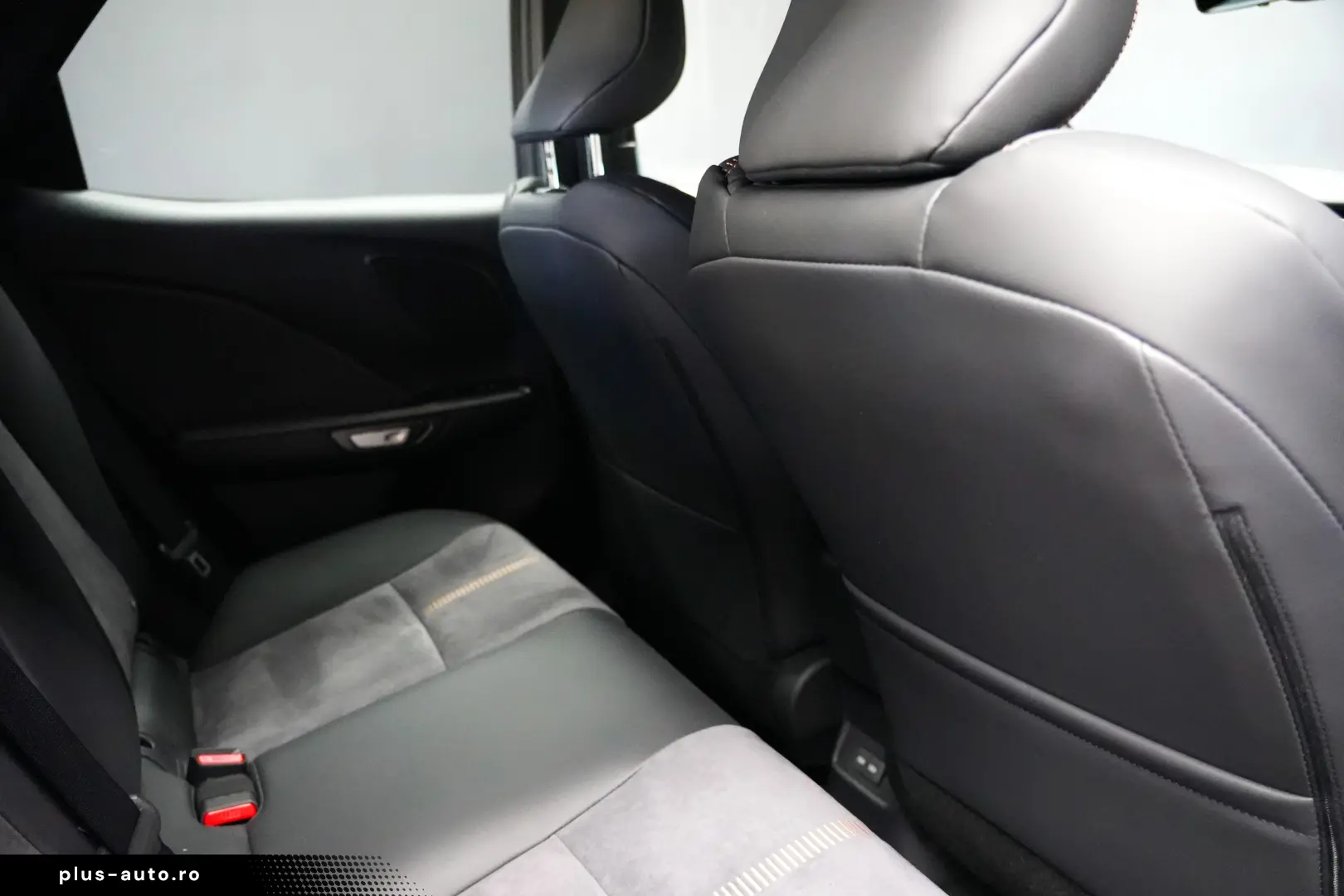 LEXUS LBX 1.5 HEV 4x2 CVT COOL