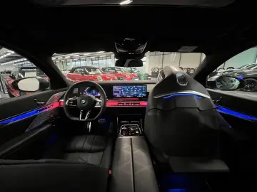 BMW 750e xDrive M Sport Pro TV