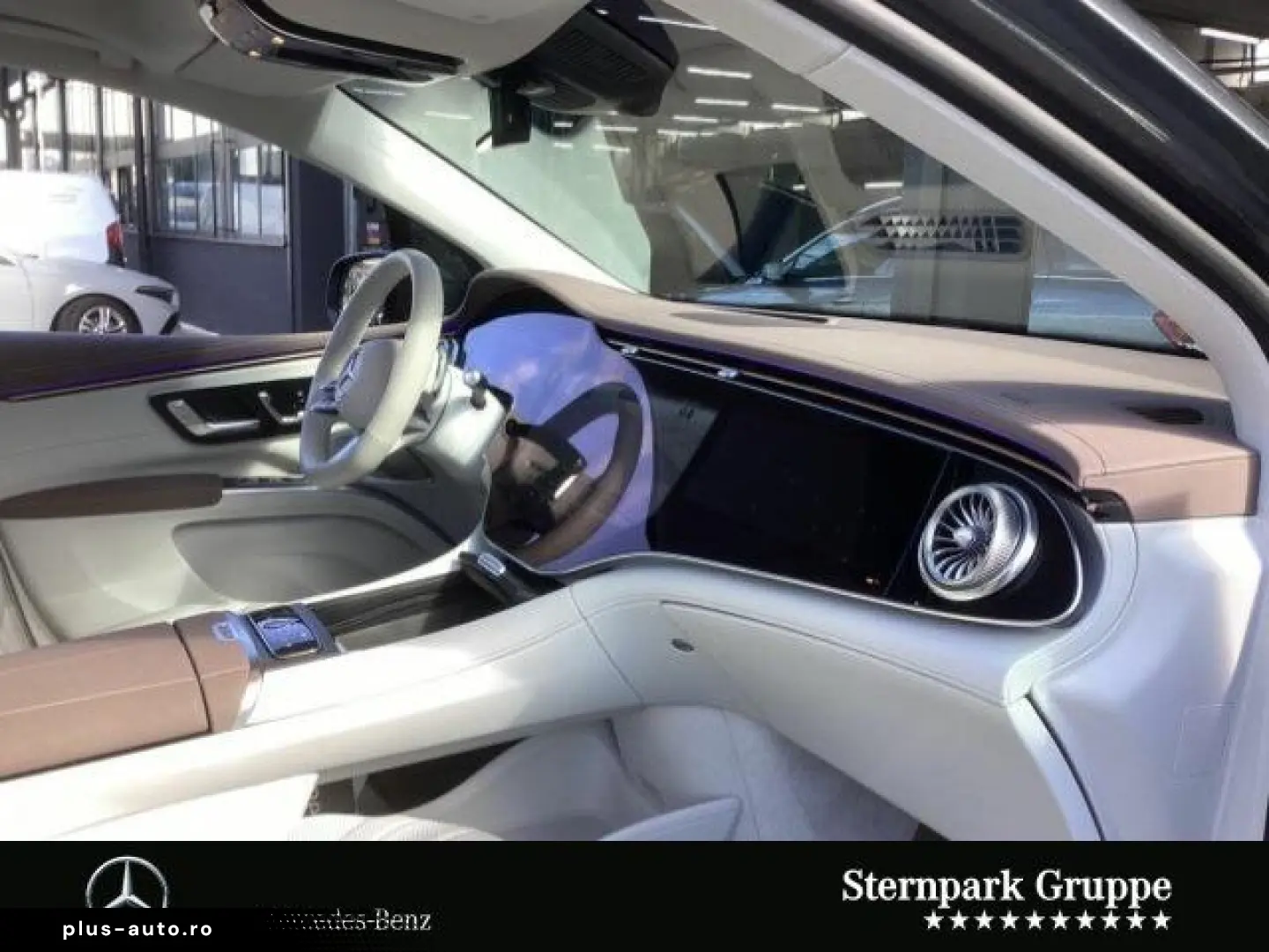 MERCEDES-BENZ EQS 450 4M AMG SUV Hyper Pano AHK Massage HUD