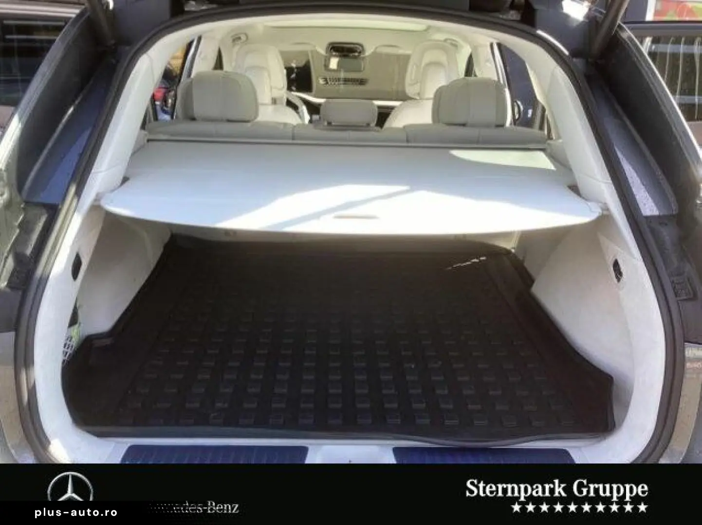 MERCEDES-BENZ EQS 450 4M AMG SUV Hyper Pano AHK Massage HUD