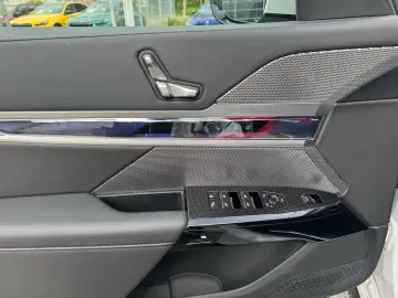 BMW 740d xDrive M Sport PanoSky