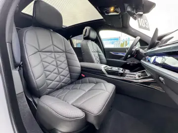 BMW 740d xDrive M Sport PanoSky