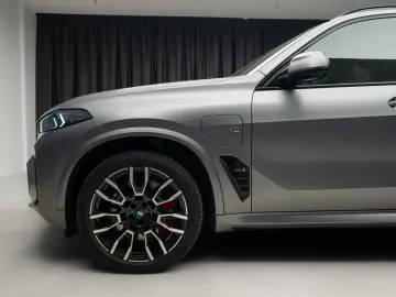 BMW X5 xDrive50e M Sport Pro - Iconic Glow