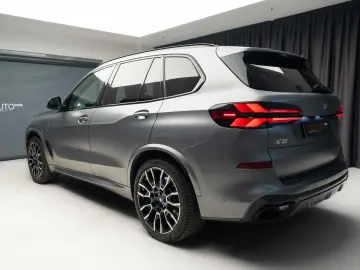 BMW X5 xDrive50e M Sport Pro - Iconic Glow