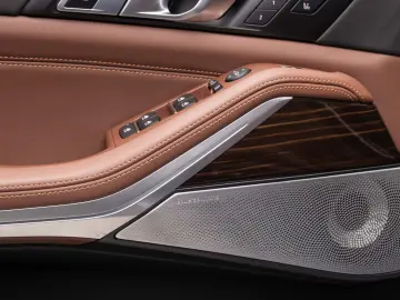 BMW X5 xDrive50e M Sport Pro - Iconic Glow