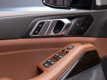 BMW X5 xDrive50e M Sport Pro - Iconic Glow