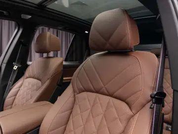 BMW X5 xDrive50e M Sport Pro - Iconic Glow