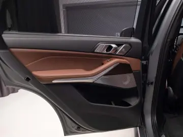 BMW X5 xDrive50e M Sport Pro - Iconic Glow