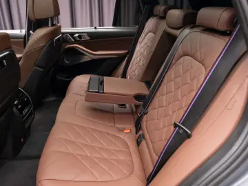 BMW X5 xDrive50e M Sport Pro - Iconic Glow