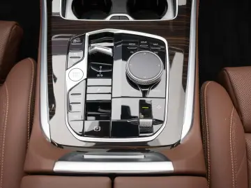 BMW X5 xDrive50e M Sport Pro - Iconic Glow