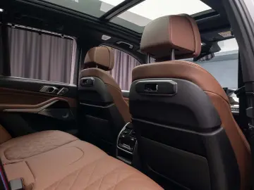 BMW X5 xDrive50e M Sport Pro - Iconic Glow