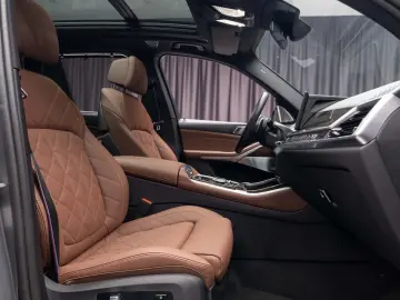 BMW X5 xDrive50e M Sport Pro - Iconic Glow