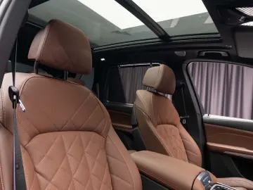 BMW X5 xDrive50e M Sport Pro - Iconic Glow