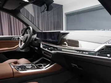 BMW X5 xDrive50e M Sport Pro - Iconic Glow