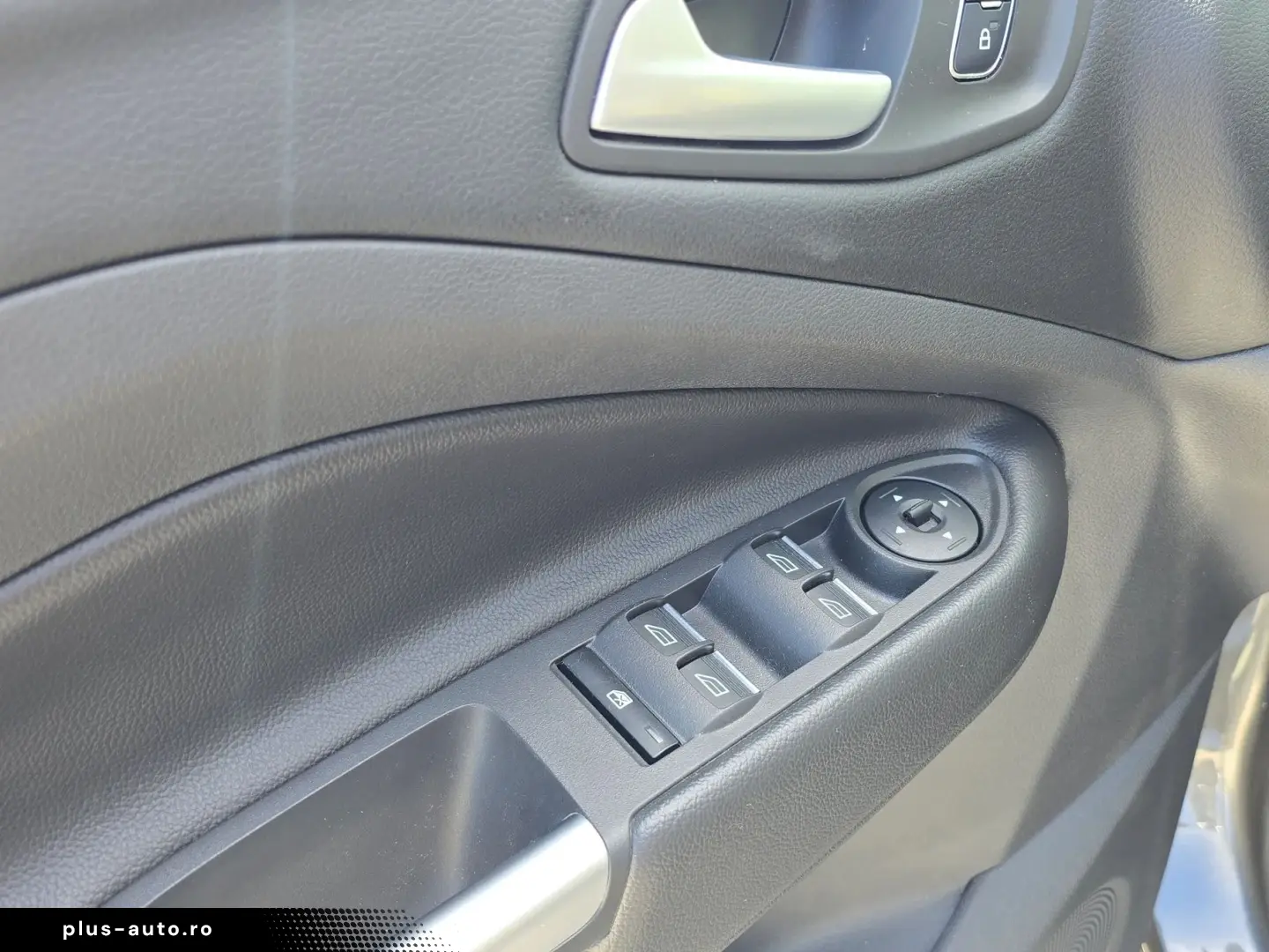 FORD KUGA 1.5 TDCi 120 CP 2WD Titanium