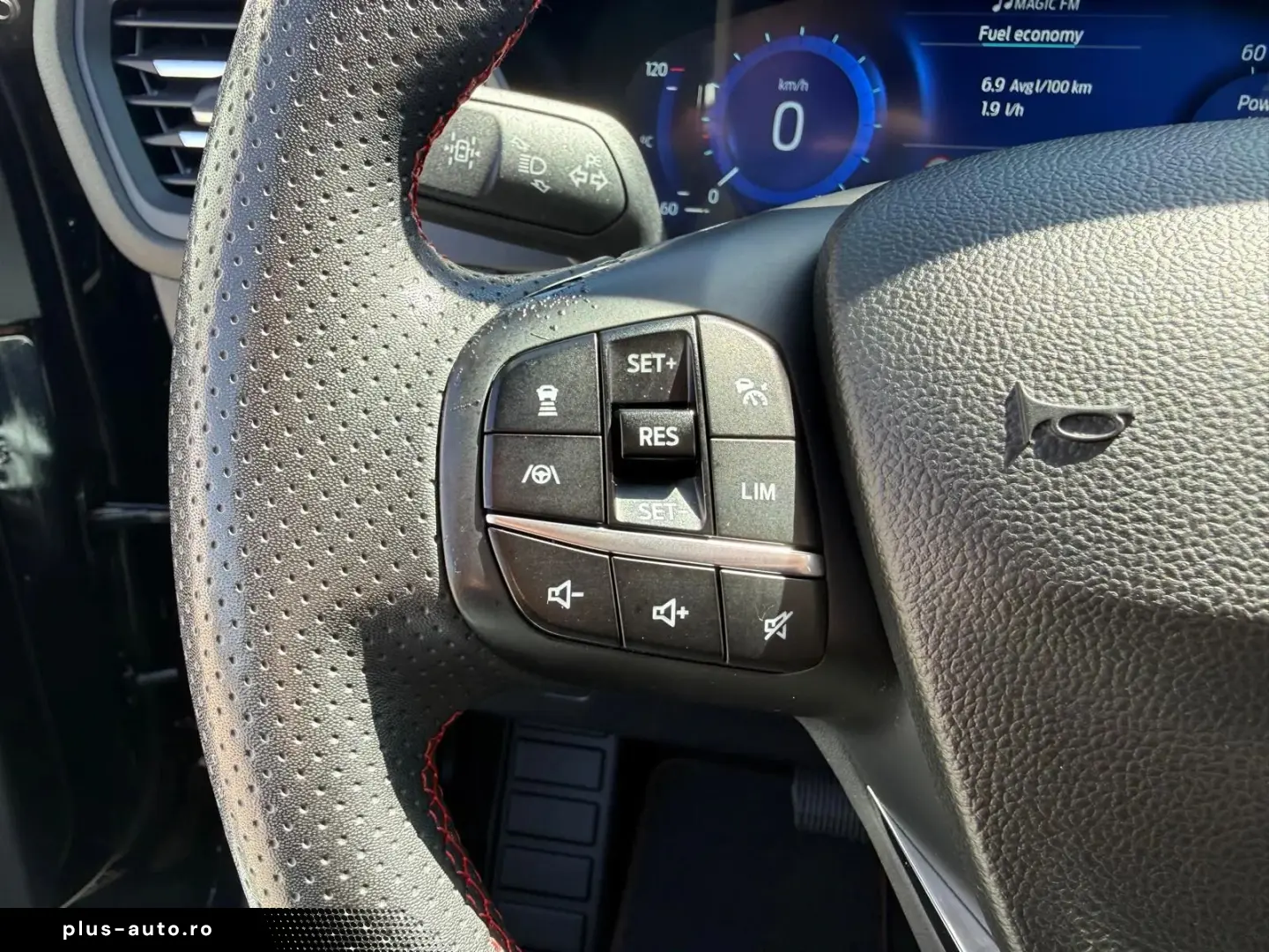Ford Kuga 2.5 Duratec HEV ST-LINE X CVT 4WD
