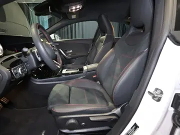 MERCEDES-BENZ CLA 180 Coupé AMG LED NAVI KAMERA