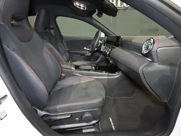 MERCEDES-BENZ CLA 180 Coupé AMG LED NAVI KAMERA