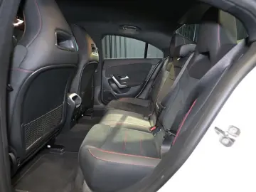 MERCEDES-BENZ CLA 180 Coupé AMG LED NAVI KAMERA