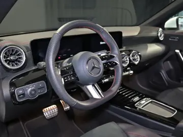 MERCEDES-BENZ CLA 180 Coupé AMG LED NAVI KAMERA