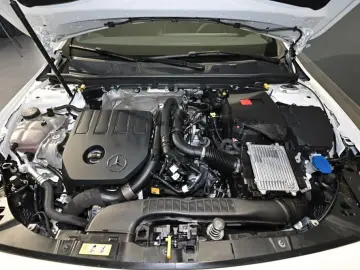 MERCEDES-BENZ CLA 180 Coupé AMG LED NAVI KAMERA