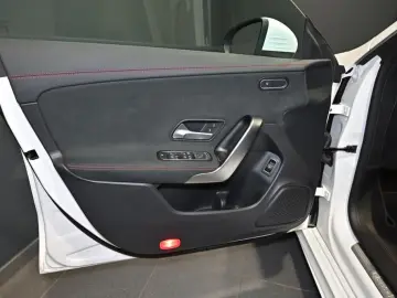MERCEDES-BENZ CLA 180 Coupé AMG LED NAVI KAMERA