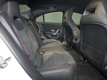 MERCEDES-BENZ CLA 180 Coupé AMG LED NAVI KAMERA